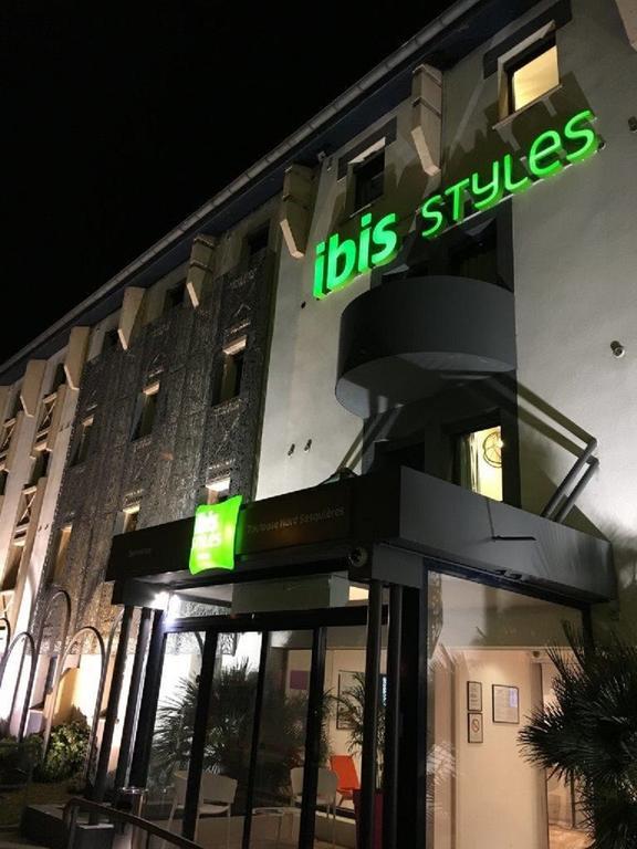 Отель Ibis Styles Toulouse Nord Sesquieres Экстерьер фото