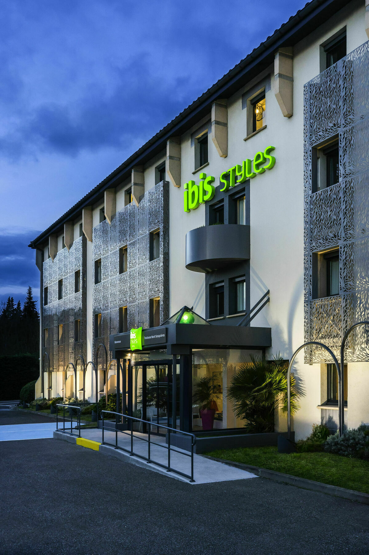 Отель Ibis Styles Toulouse Nord Sesquieres Экстерьер фото